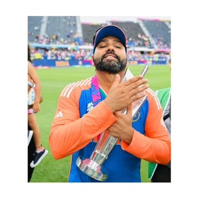 SONU_SRIV45's profile picture. 🚩🚩..काल भी तुम #महाकाल भी तुम
लोक भी तुम #त्रिलोक भी तुम
शिव भी तुम और सत्य भी तुम 
🙏 जय श्री #महाकाल..🕉️🚩