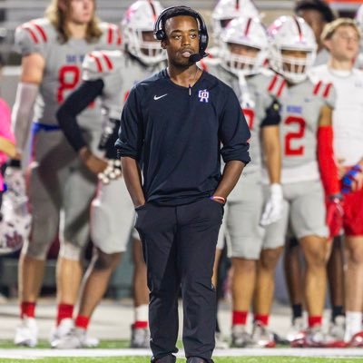 Son of my Heavenly Father; Campus Athletic Director and Head Football Coach for @oakridgefb‼️ Hook ‘Em Alum🐂; @THSCA R.O.C.K. Mentor #TalonTakeOver  🦅🏈