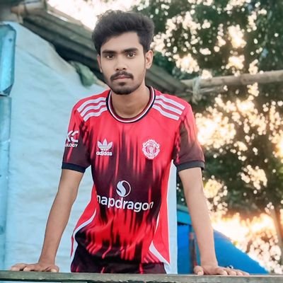 isalama52377's profile picture. আল্লাহ আমার জীবনটা বদলে দাও 😭❤️