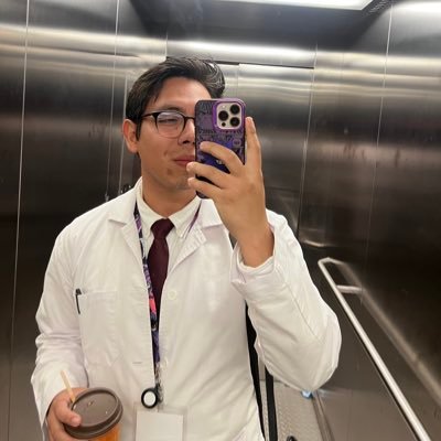 DANIEL_IKER's profile picture. Médico apasionado🔥 que sale con sus amigos y le encanta el Rock, Skate, GDL, BVB, Dormir... y casual, una copa o cerveza♥ 👆🏼