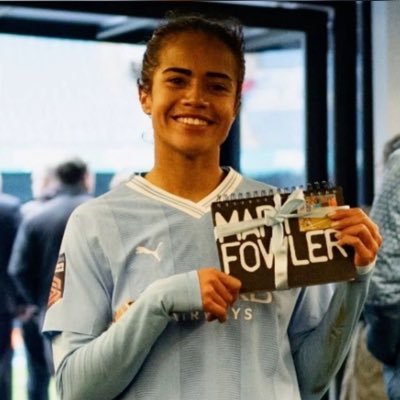 mcwfchannah's profile picture. mcwfc🐝💐🌧️ | “when man city calls, there’s only one answer.” 𝜗𝜚⋆₊˚