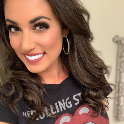 Sloane_D1's profile picture. Slightly chaotic, mostly caffeinated.