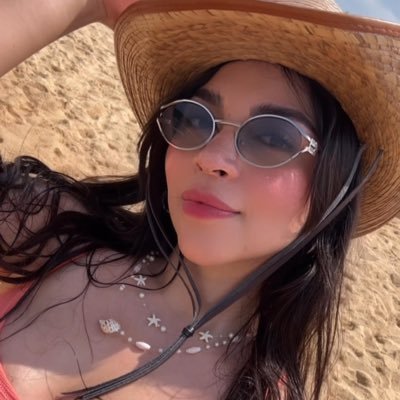 vrnkljm's profile picture. I am large, I contain multitudes.// Blessed ♥️