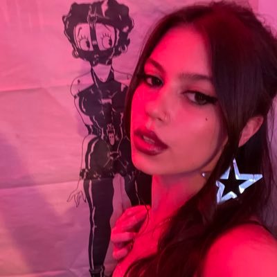 goddessVVS's profile picture. seductively superior 🕯️ xoxo, your most expensive addiction 🌟 $veronica401 💸