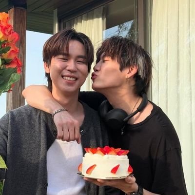 ThuZarOo31254's profile picture. Bounprem 🫶 Santa 🤍 Stamp 💙 Paody ♥️🥦🇲🇲