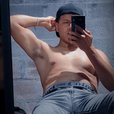 DimeJonxthxnX's profile picture. we all define one thing but ami defines me only one and it is my passion for music I love you Xtina and selena gomez the two my greatest inspiration👑