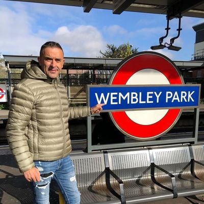 manuelrzt's profile picture. Uno no es su currículum (que también) es su trabajo.
Técnico Comercial. Coruñés, Gallego y Español.