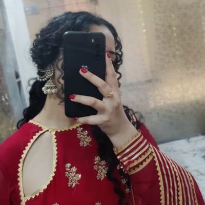 iced_latte__'s profile picture. | she/her | materialistic | Memento Amoris