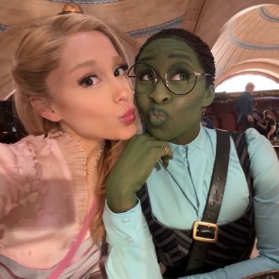 liz57480's profile picture. Manon, Ariana, Beyoncé, Taylor Russell, sza, newjeans Stan account