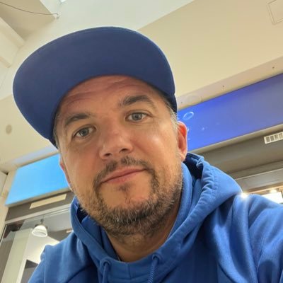 Izednal's profile picture. 