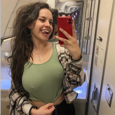 estrellachloe18's profile picture. A little mystery, a lot of depth. Down for laughs, late nights, and connections that feel electric 🤏🏾🧣🥰