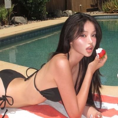 eurotiqa's profile picture. nsfw tweets ahead.