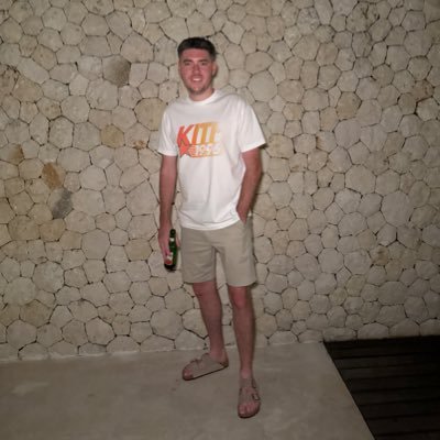 1ewism's profile picture. 