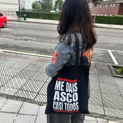 Opositiva__'s profile picture. 🙋🏼‍♀️ opositora GACE A2 💜 Feminist 📖 Bookaholic 📍 Velaris / Hogwarts / Asturias