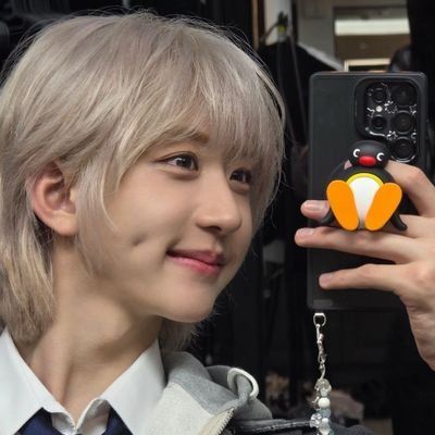 idwonbin's profile picture. #박원빈Zip: Reaching for the stars together! ★