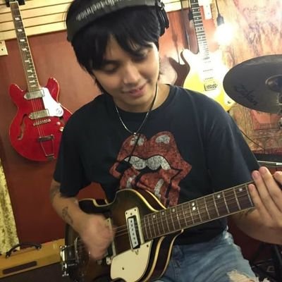 zeispades's profile picture. my old acc got deleted:(