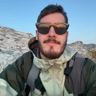 MartinSorga's profile picture. "Eu non sei se desvarío. Vexo o mundo darredor de min e adoezo por entendelo". Axudando en @Ouke_gal 📱🎥