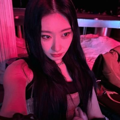 lotusryeong's profile picture. fan acc for #채령