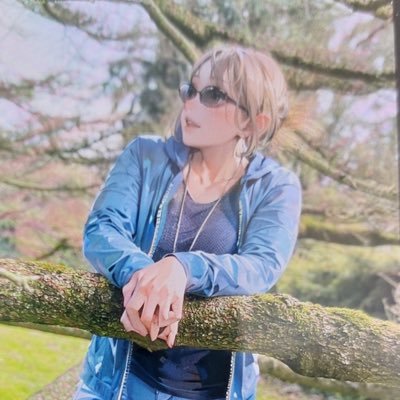 CoraaUK's profile picture. Connecting to other people