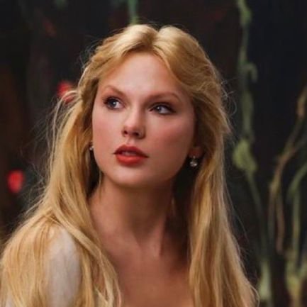 AlbaAster's profile picture.