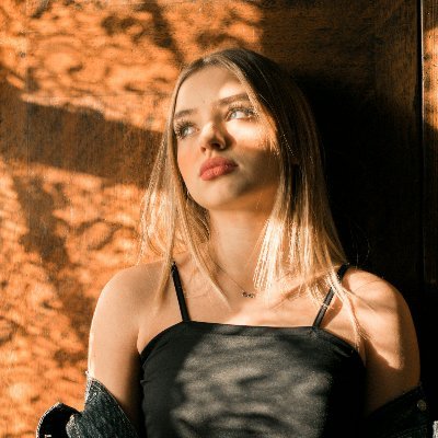 ilknursaree's profile picture. Herkesin bir hikayesi var, benimki biraz karanlık.