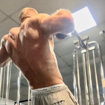 PumpsAndPunches's profile picture. Former boxer turned meathead muscle monkey. Journaling workouts, diet and supplementation. Family, health, boxing and heavy ass weight 🦍