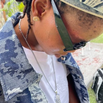 Famousgirl237's profile picture. 