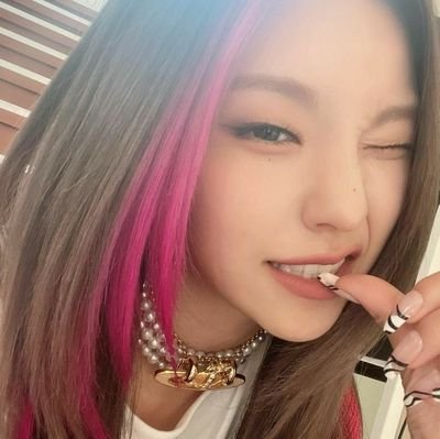 1_m1dzy's profile picture. 𓎢 。　Misa 　╬   ✚  . #있지 ★ #tubatu   ⌢ ୧    †                    1#　moamidzy💥    . ☦︎ 🇷🇴 & 🇩🇪
　       　 ͜ ◞　　˚̣̣̣ ྀི　 🩷💜💙　.　𓏵