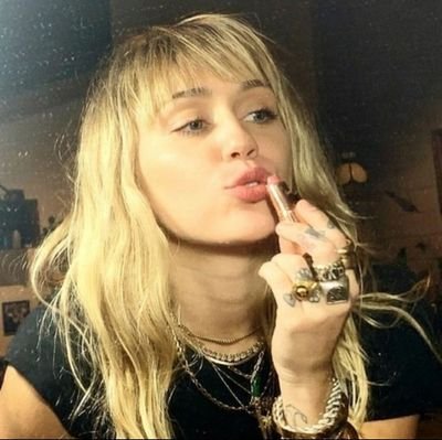 marques21_'s profile picture. Uma pessoa aleatoria aí, doida para cursar Geografia 🗺 e futuramente Química ⚗️ 👩‍🔬