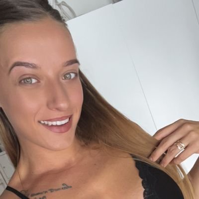 Alicecut226512's profile picture. 🇫🇷 Alice, 31 ans. Un petit cadeau t'attend si tu as le courage de t'abonner. Ose 🥵
rejoins moi ici ⤵️