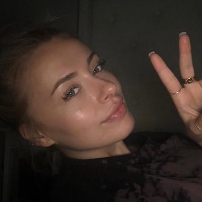 CorinnaMol926's profile picture. 