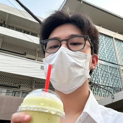 y0thty2's profile picture. — stu(dying) 10% yapping 90%