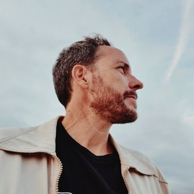 manelalcalde's profile picture. Pensar es estar enfermo de los ojos.