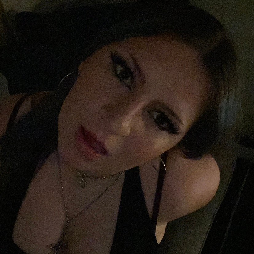 charbezzaa's profile picture. 