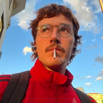 pinkcarnati0n's profile picture. 🚩