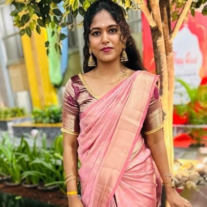 Vaayh772493's profile picture. Journalist