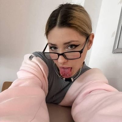 onlysavannah01's profile picture. 💥 Your tattooed honeybunny 🐰 With a #NOIR heart ✖ My exclusive #onlyfans link ⬇️ Kiss kiss on the lips ‼💋