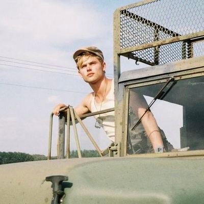 TrickyStreetz's profile picture. Kindle Enthusiast | ♀️ | Currently on my Long Walk obsession era | I hate @theratkingovo1 | Loved The Pitt so much Im a pre-med major | 🇵🇪🏳️‍🌈 |