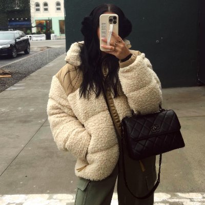 ChloeThompsn28's profile picture. Circumstances make us more mature.
Fake account? Don't follow me, because I'll be making a video call and if you don't pick up you're a fake account!!