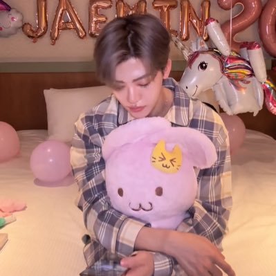 mmomochiro's profile picture. #NCTDREAM #SEVENTEEN #EXO