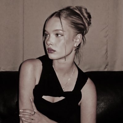 lizzieyoungr10's profile picture. You will never run away from the sound 𝒇𝒓𝒐𝒎 𝒂 𝒘𝒐𝒎𝒂𝒏 𝒘𝒉𝒐 𝒍𝒐𝒗𝒆𝒅 𝒚𝒐𝒖 — 𝑳𝒊𝒛𝒛𝒊𝒆'𝒔 𝑽𝒆𝒓𝒔𝒊𝒐𝒏𝒔