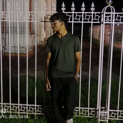 sen_pie06's profile picture. fixing bugs in my life 🤓