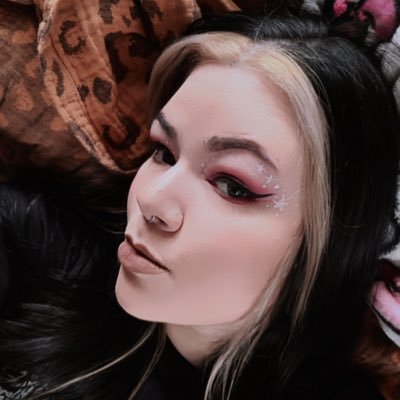 gravemel0dy's profile picture. very manly muppet