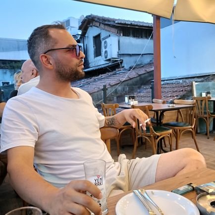 LaVozdelPoeta18's profile picture. #FENERBAHÇE 19🌿7                                   DAR AĞACINDA OLSAK BİLE SON SÖZÜMÜZ FENERBAHÇE 💛💙
BİR MAVİ GÖZLÜNÜN İZİNDEN 💙
MUSTAFA KEMAL ATATÜRK 🇹🇷