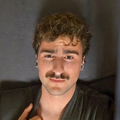 NicMarti1's profile picture. swiftie| Zürich N1| somewhere in CH| midnights boy
🇮🇹🇫🇷🇬🇧 pick the one you like the most :)
🫧🫧