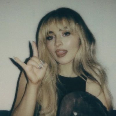 slayersapphic's profile picture. it’s a femininomenon!