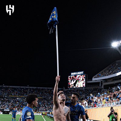 lij_1li's profile picture. it’s not about how many, but how true they are.