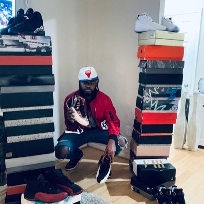retroamarva's profile picture. • RETRO ™️ “It’s Truly CHASE YO DREAMS YEAR” 🏹 #BigBag 💰✨✨💎 #TheMotivation 🏆💿