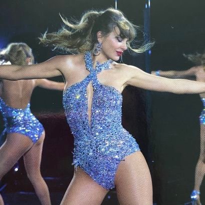 booksmayer_'s profile picture. You don't need to save me, but would you run away with me?

🇪🇨