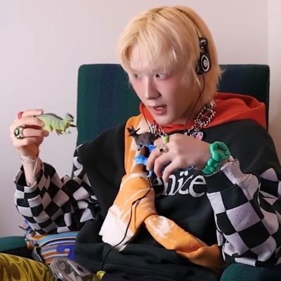 indigocloudez's profile picture. I stan way too many groups, help